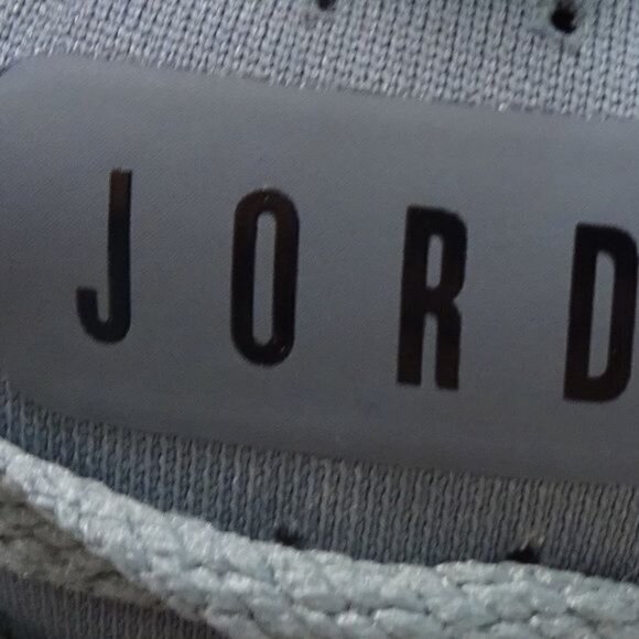 Jordan #23 Youth Gray Breakout BG 881448-003 Size 4 Youth - Picture 6 of 8